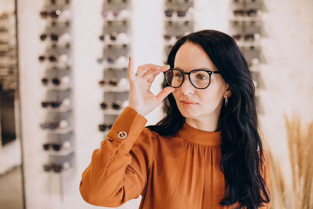 Les tendances lunettes pour femme en 2022 I Les Opticiens du Bac